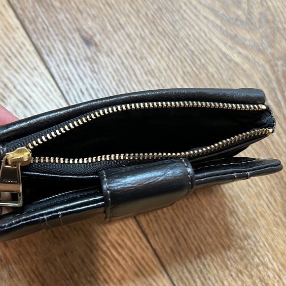 Fossil Ellis Black Leather Multifunctional Wallet - Picture 8 of 10